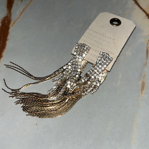 Nwt crystal fray dangle earrings - Picture 6 of 7